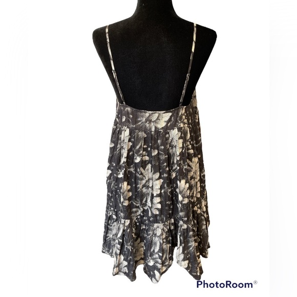 Urban Outfitters Lucia Black Plisse Tiered Mini Dress - Picture 8 of 10